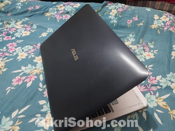 ASUS X556U
